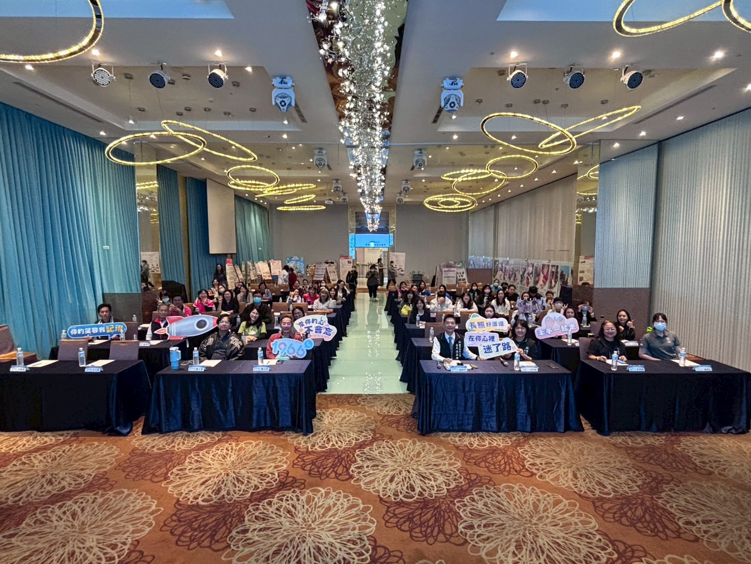 114年度失智照護服務計畫暨家庭照顧者支持服務創新型計畫長照與身障家照據點共融計畫第四季聯繫會議及成果發表，點我看更多照片